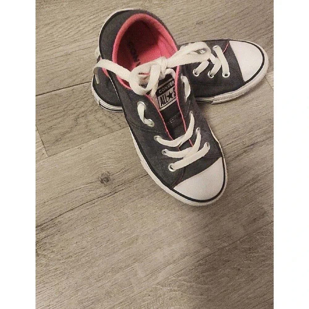 Converse All Star Low Top Shoes Dark‎ Gray With Pink Trim Size 1